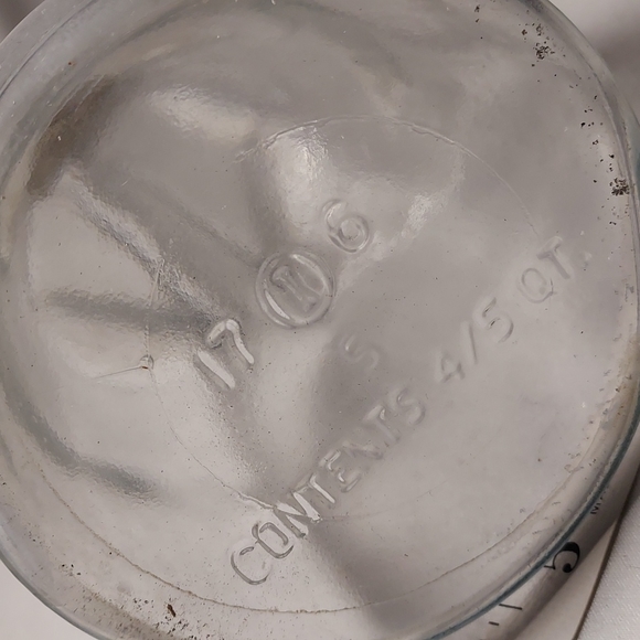 Vintage Glass Liquor Bottle Decanter Faceted Sides - Picture 3 of 8